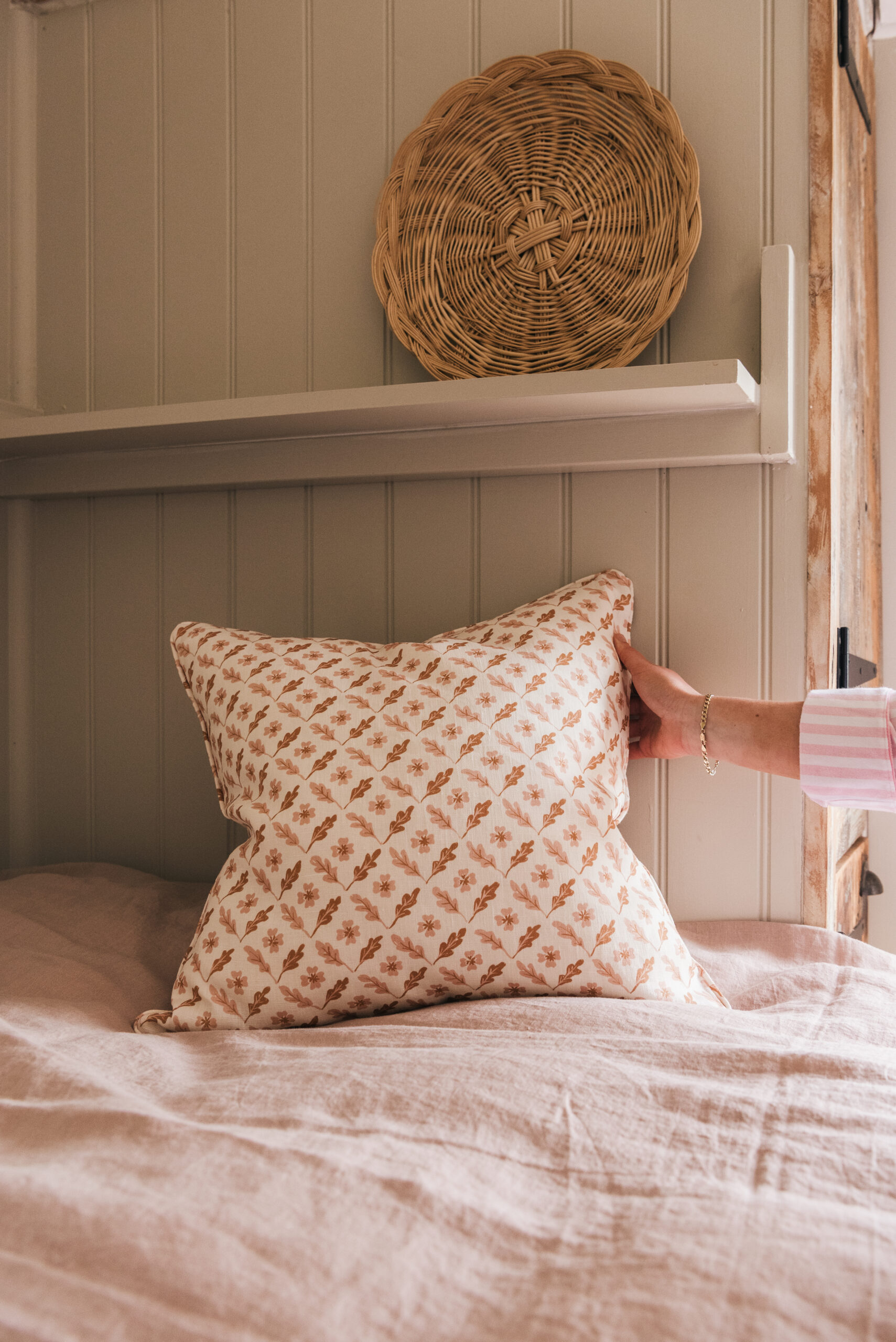 Sorbet_Living_Summer_2025-74-oxilis-oak-toffee-linen-cushion-high-res-full-size-portrait