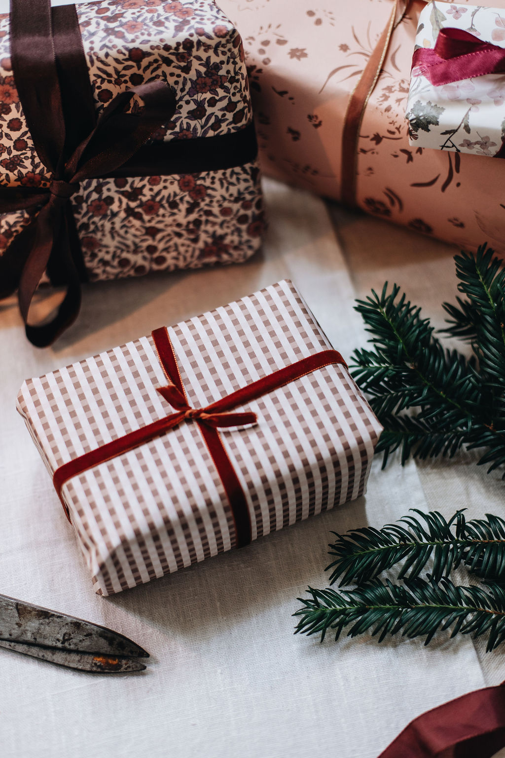 SorbetLivingAW_gingham_luxury_gift_wrap_150_low_res