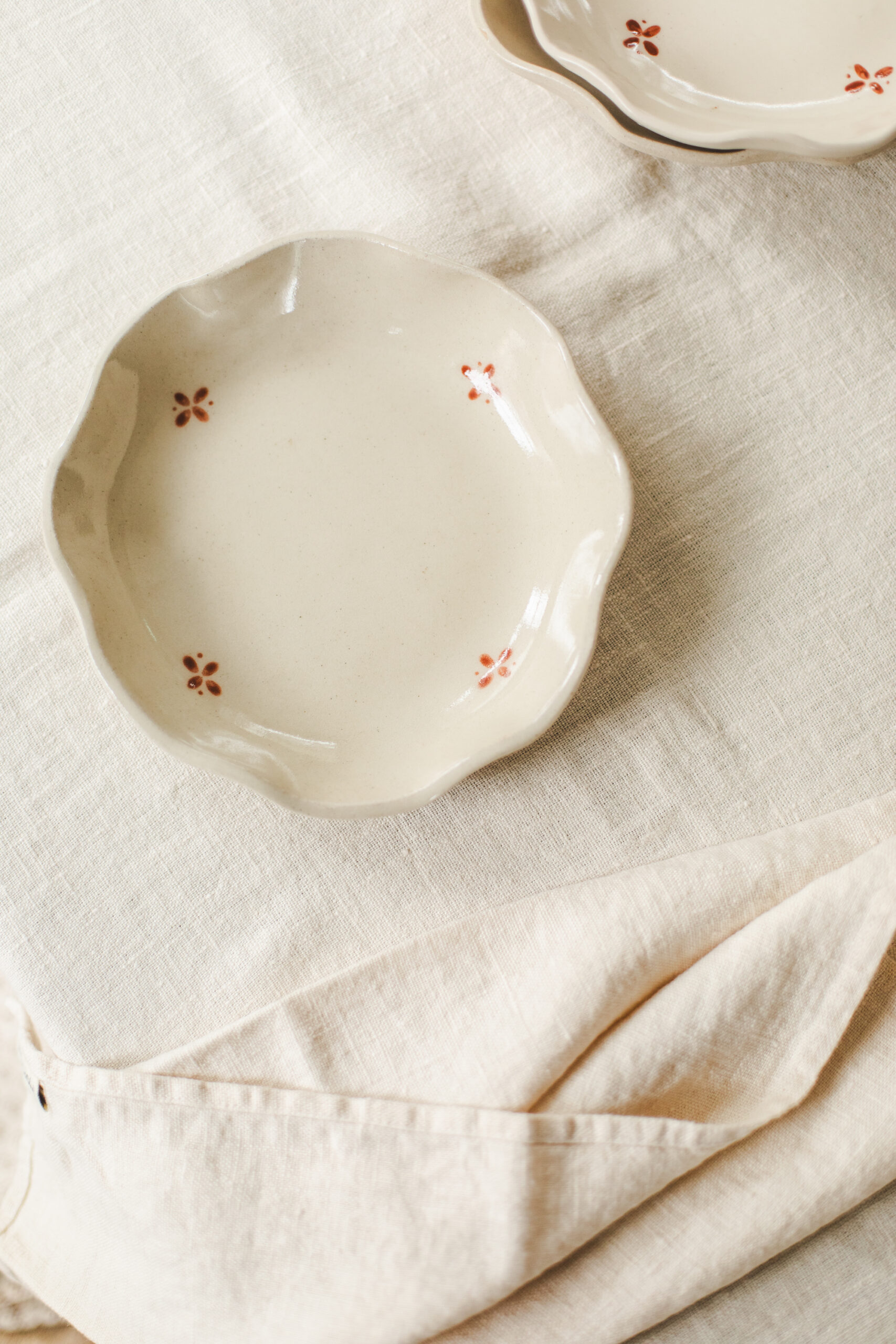 sorbetliving-spring-decorated-plate-mocha-34622026