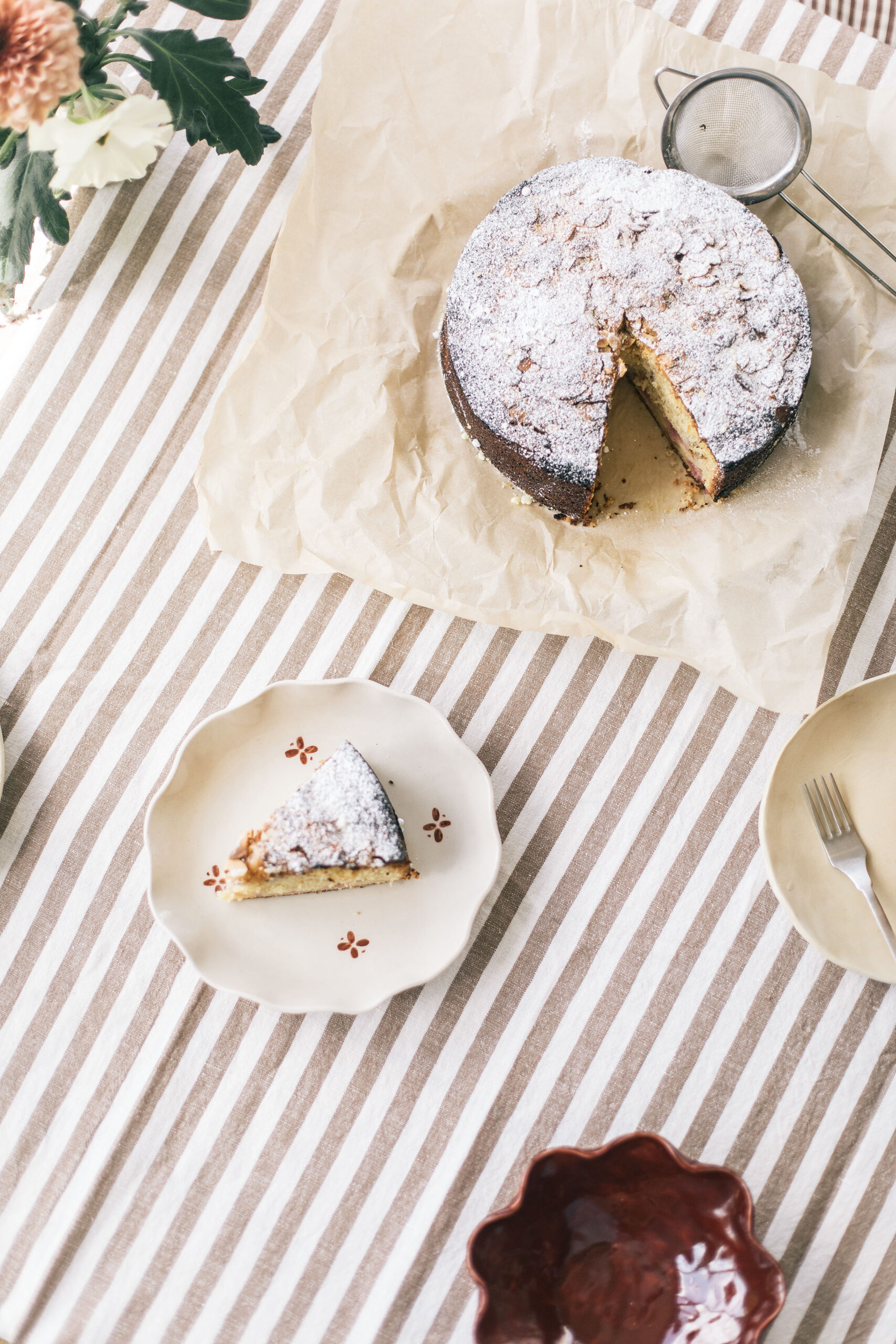 sorbet-living-decorated-plate-mocha-62602026-2