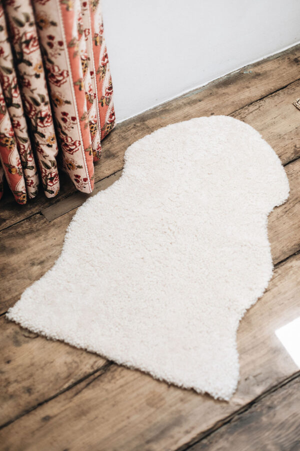 SorbetLivingAW26_AbbieMelle_curly_sheepskin_rug_31