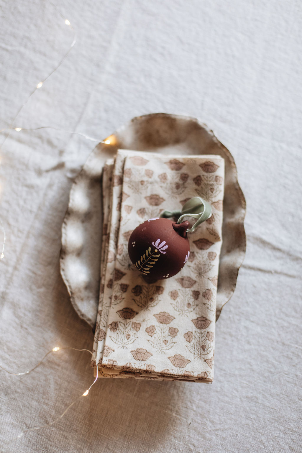 SorbetLivingAW26_AbbieMelle_hand-painted_bauble_wine_158