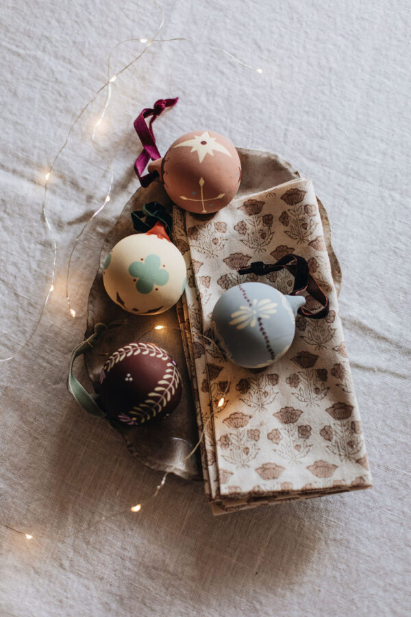 Hand Painted Bauble, Cream